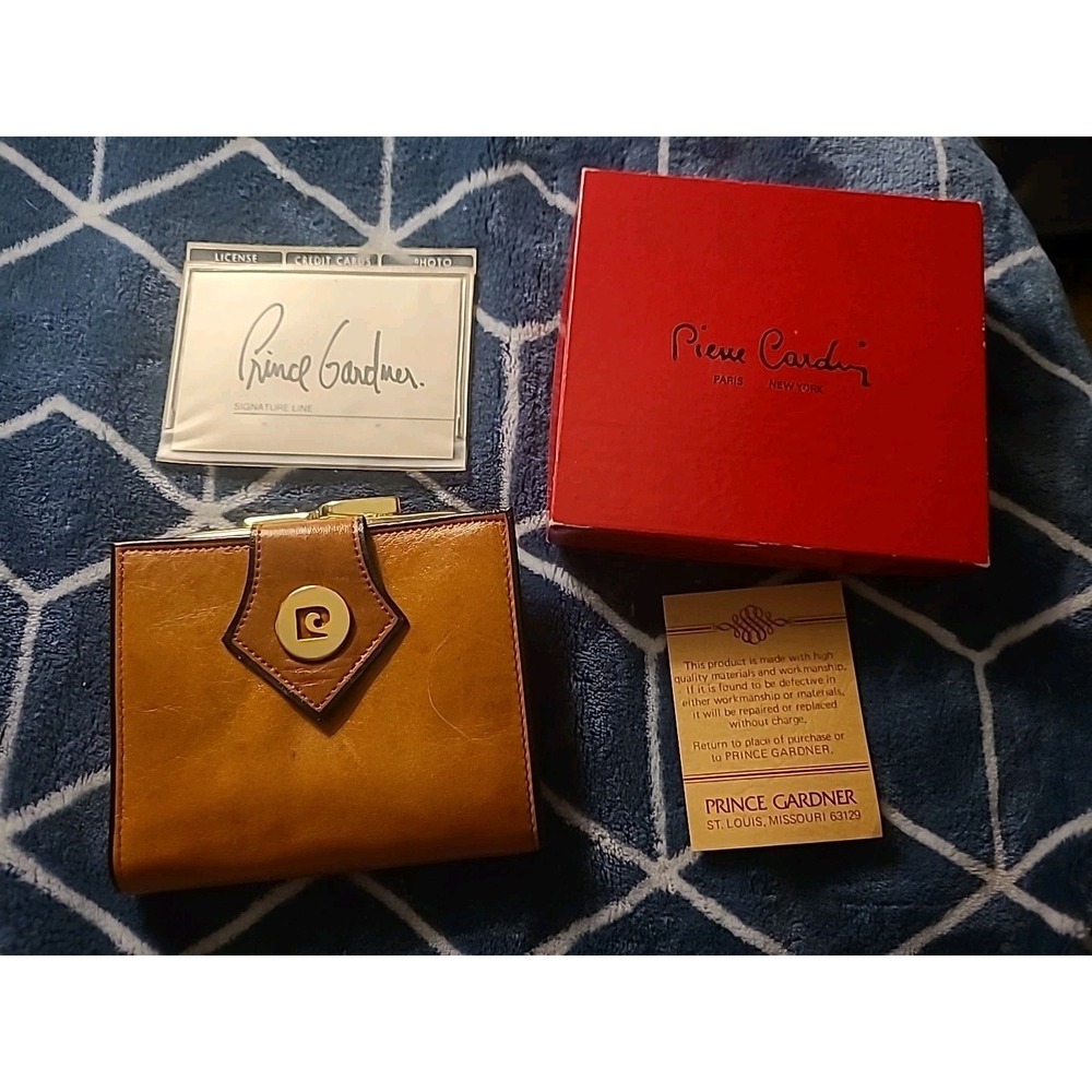 GUC Vintage PIERRE CARDIN WALLET./ WITH BOX AND INSERTS